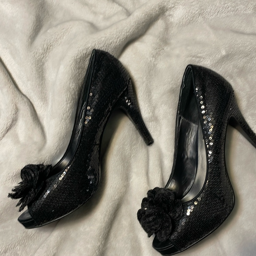 Black sparkly heels, perfect for the holidays!